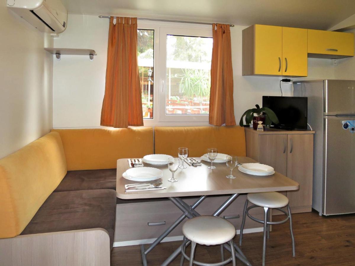 Holiday Home Camp Rozac - Tgr215 Trogir Dış mekan fotoğraf