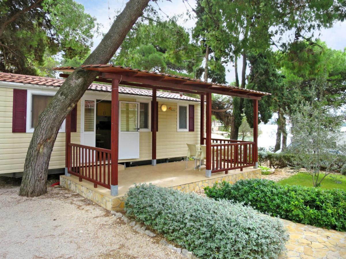 Holiday Home Camp Rozac - Tgr215 Trogir Dış mekan fotoğraf